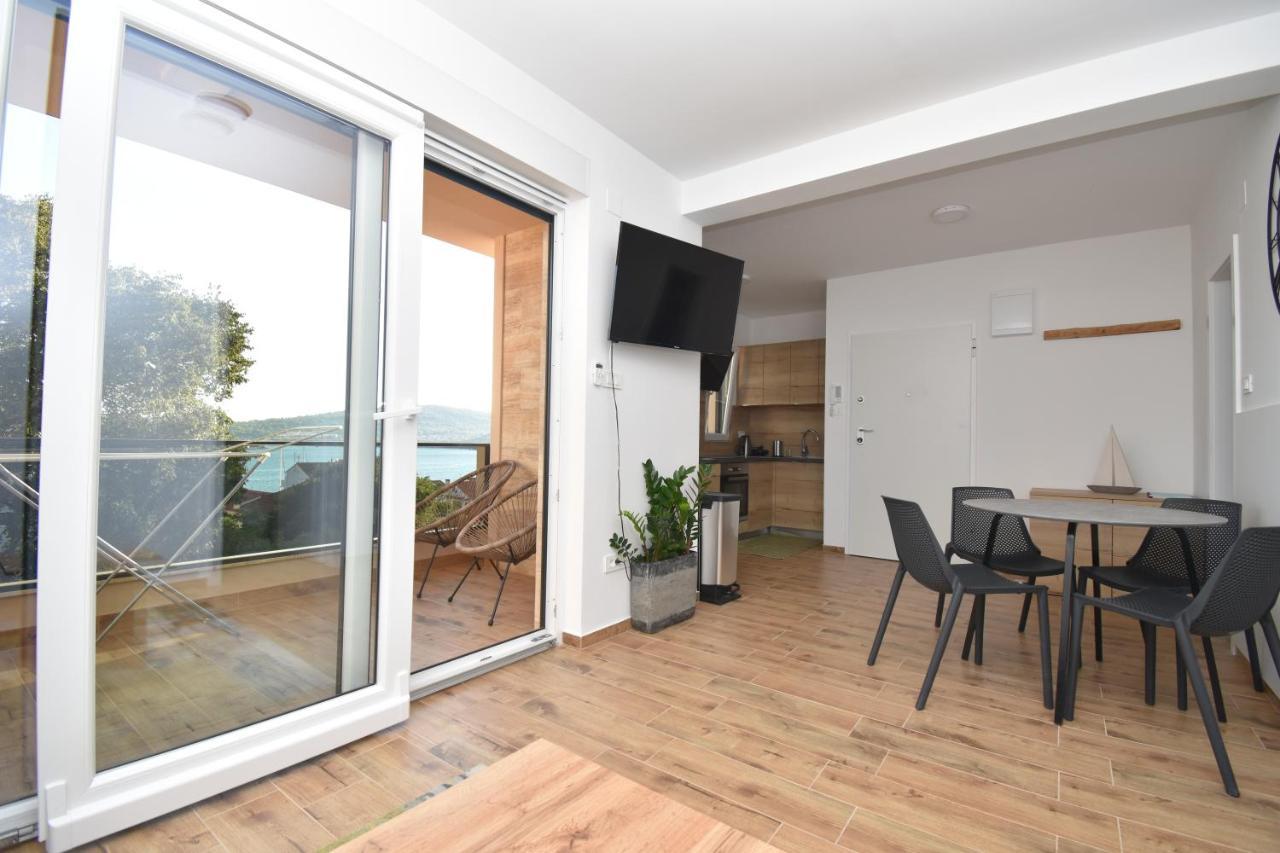 Apartman Bela Tisno Exterior foto