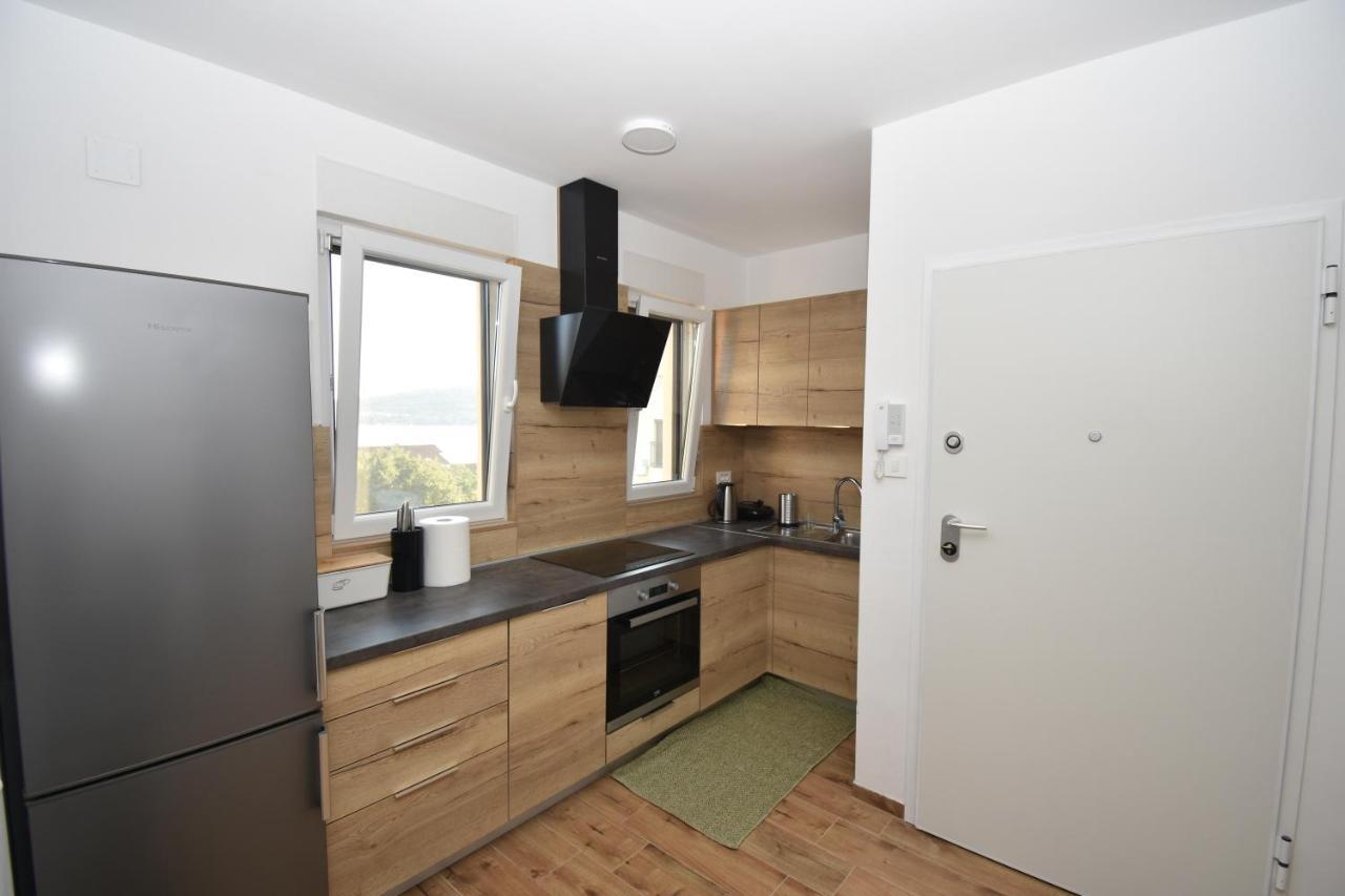Apartman Bela Tisno Exterior foto