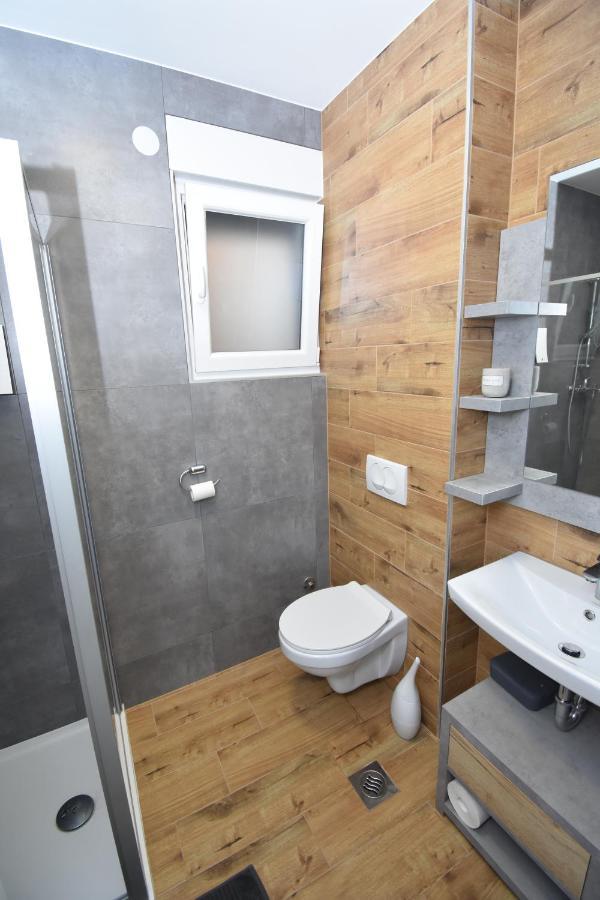 Apartman Bela Tisno Exterior foto