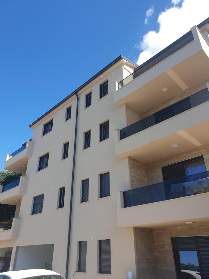 Apartman Bela Tisno Exterior foto